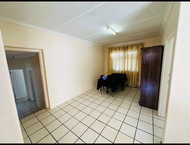 4 BEDROOM FREEHOLD FOR SALE IN EASTWOOD
